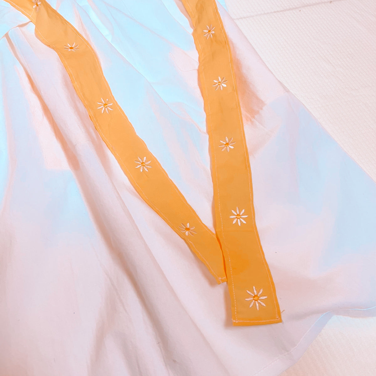 Lightweight Daisy Waist Apron