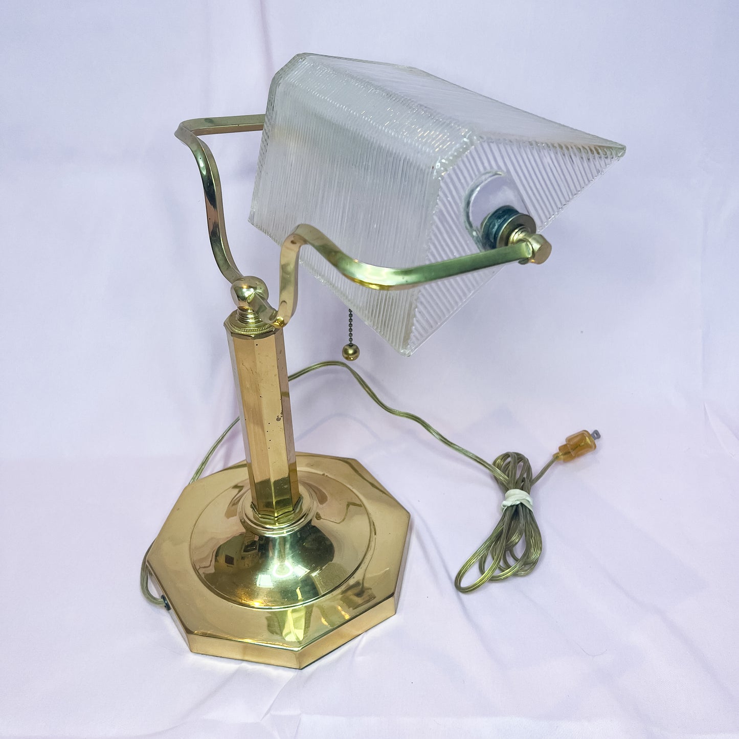 Vintage rippled clear glass shade banker’s desk lamp | Vintage bankers desk lamp | Vintage brass and glass desk lamp