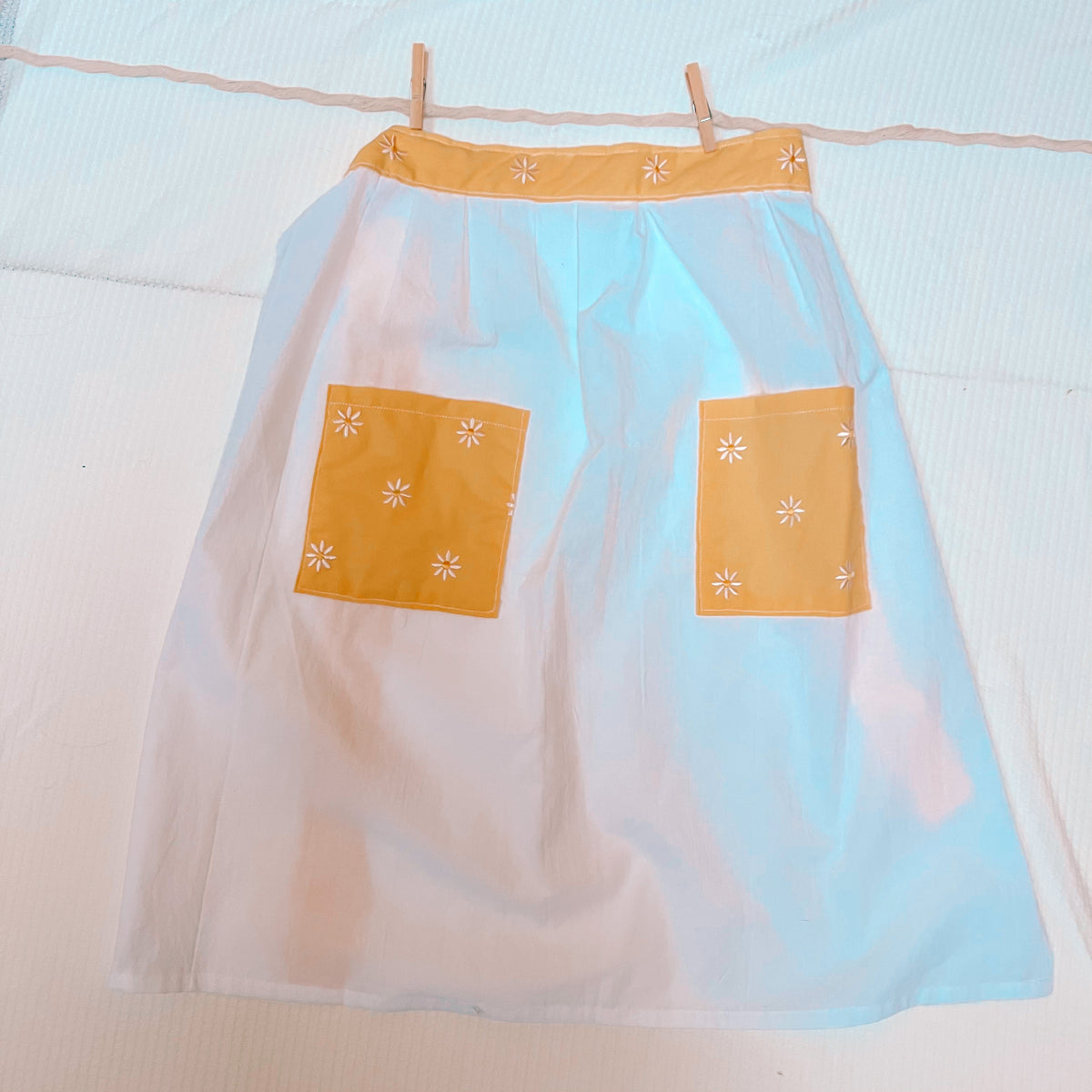 Lightweight Daisy Waist Apron