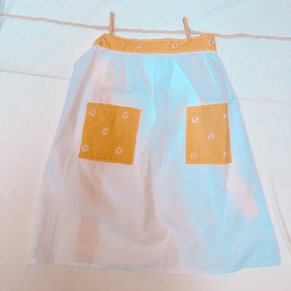Lightweight Daisy Waist Apron