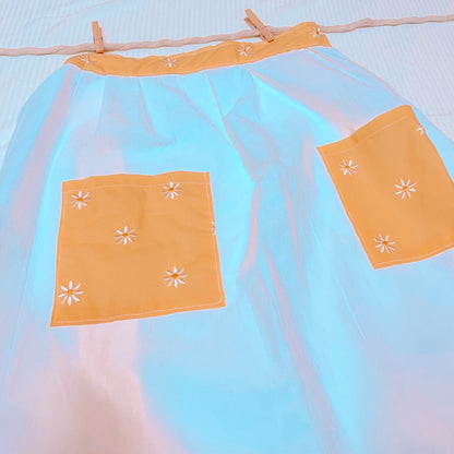 Lightweight Daisy Waist Apron